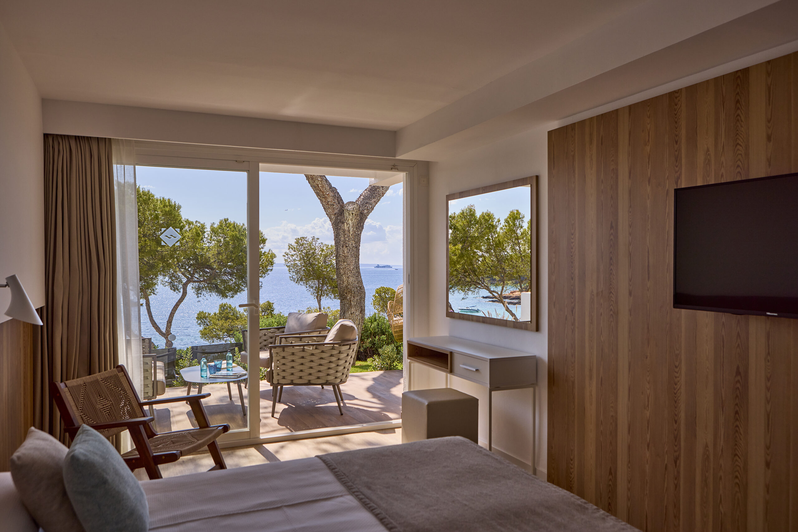 HOTEL PONENT MAR 24 6149