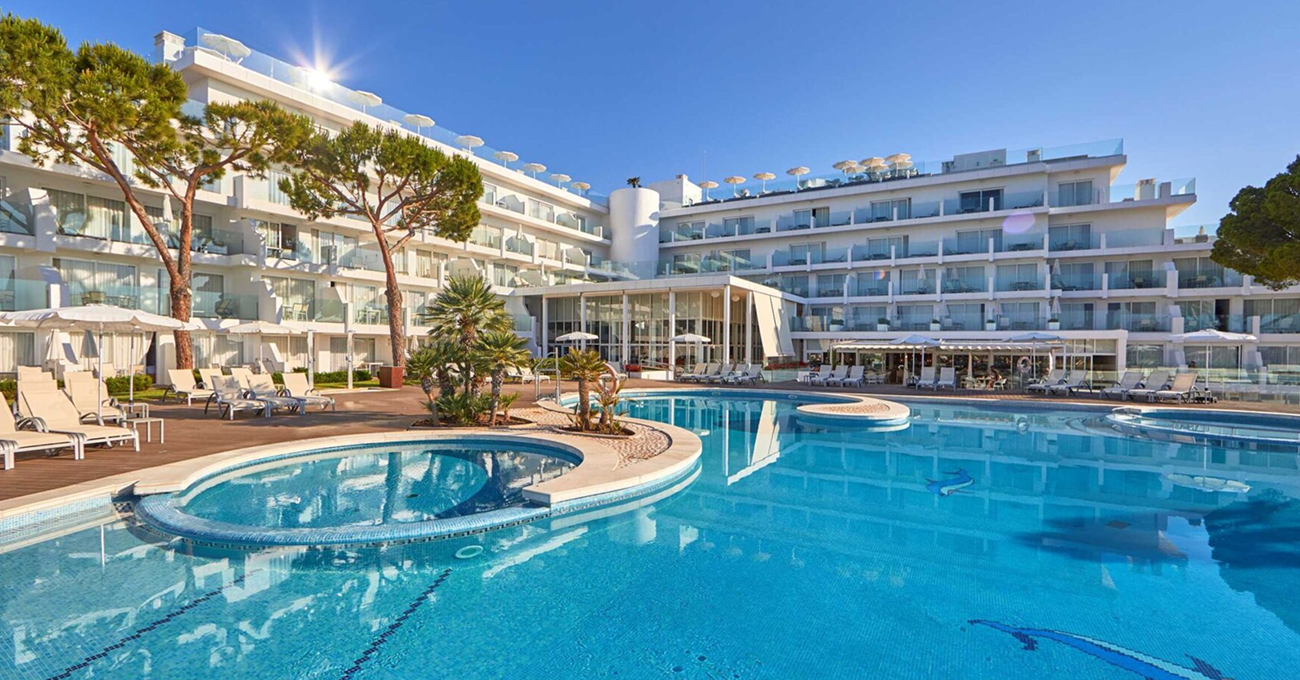 HOTEL-PONENT-MAR-38-web-scaled-e1713798478941-1920x912 1