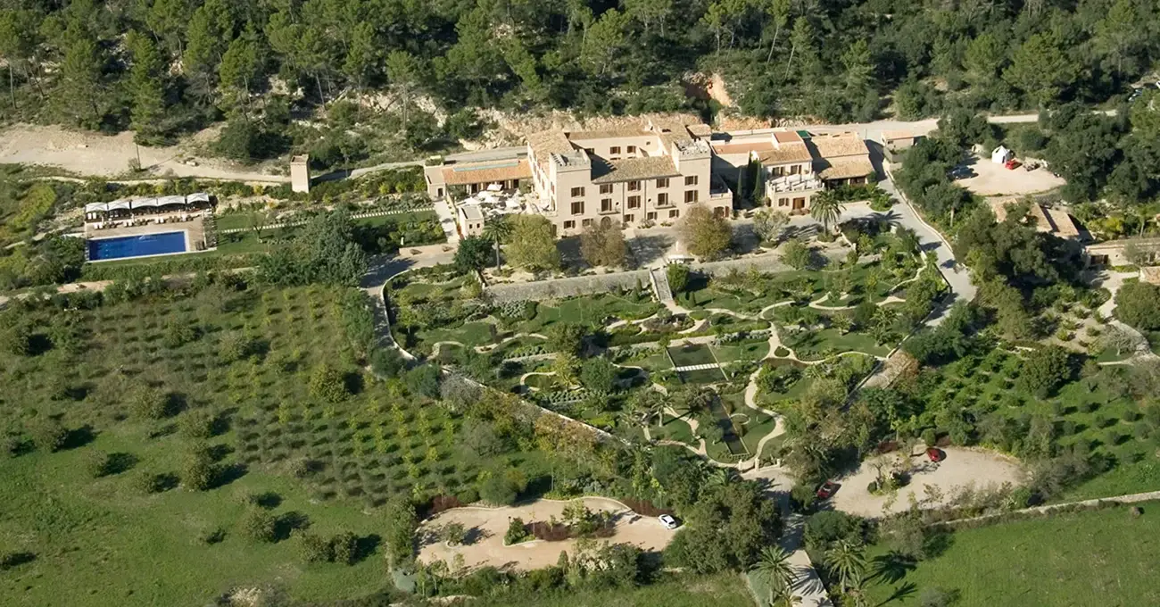 lls_hotel_6_castell_son_claret_1_ext-1 1