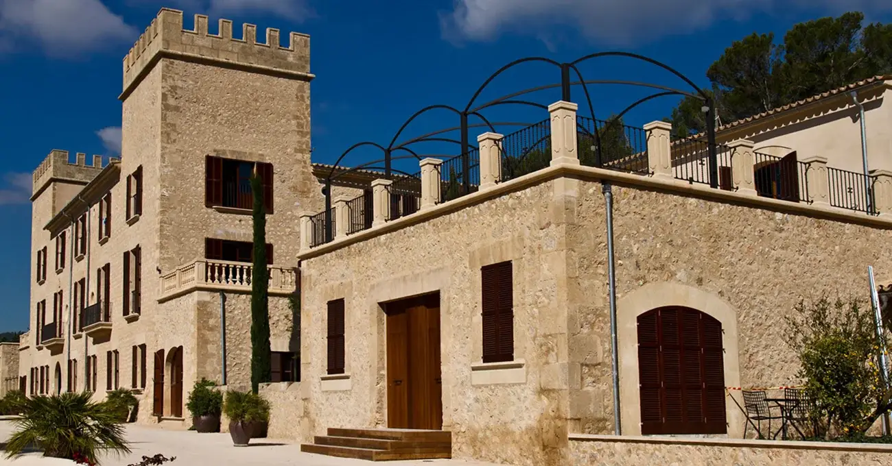 lls_hotel_6_castell_son_claret_portada-1 1